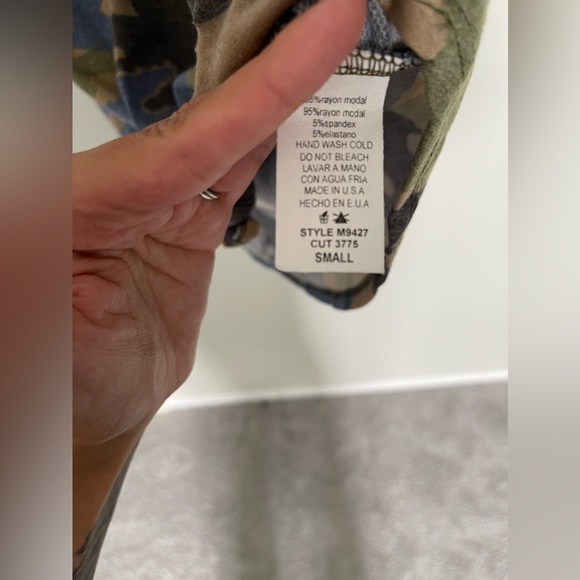 blue and green camo tank top - Picture 6 of 7